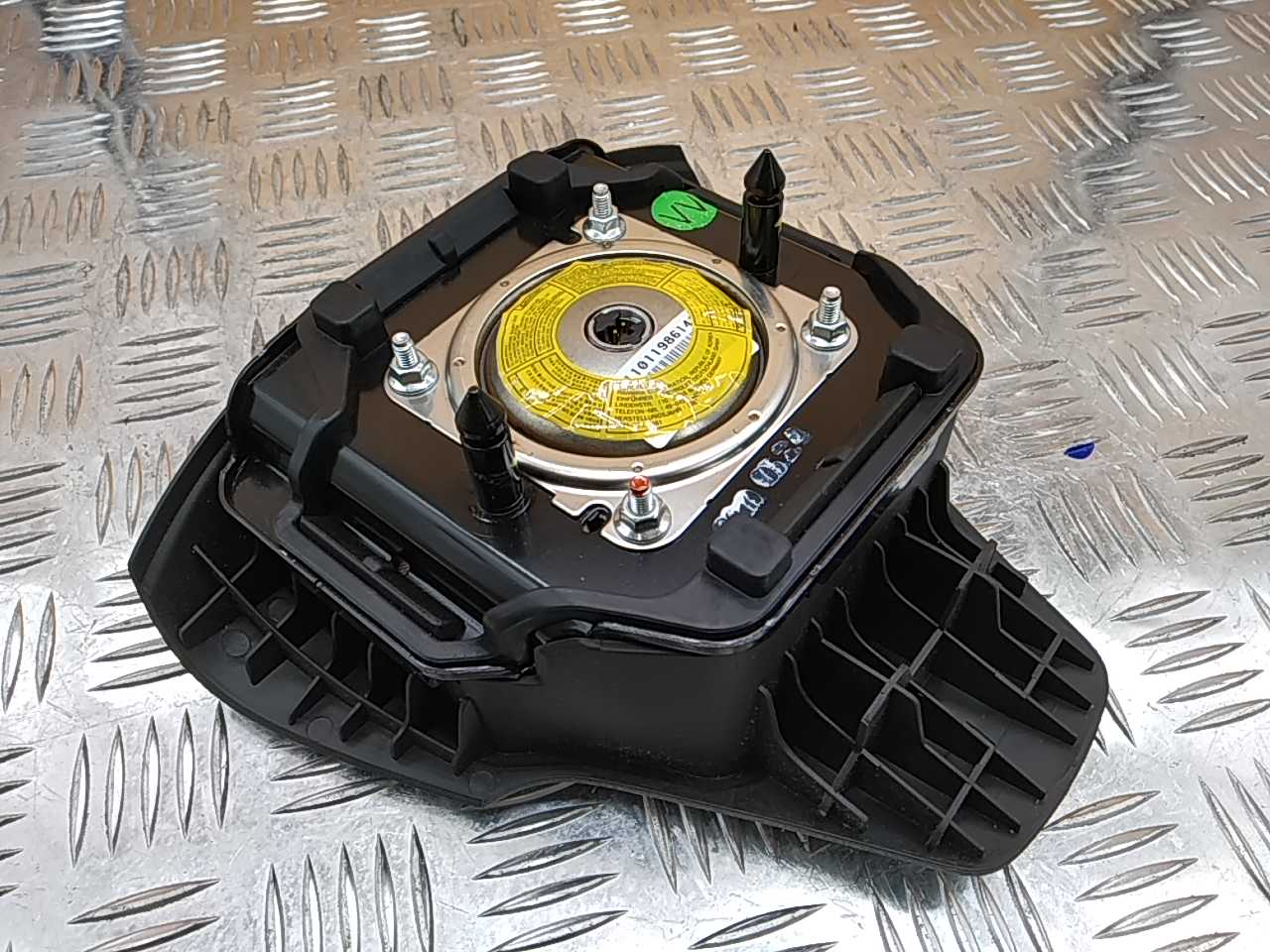 Подушка безопасности в рулевое колесо