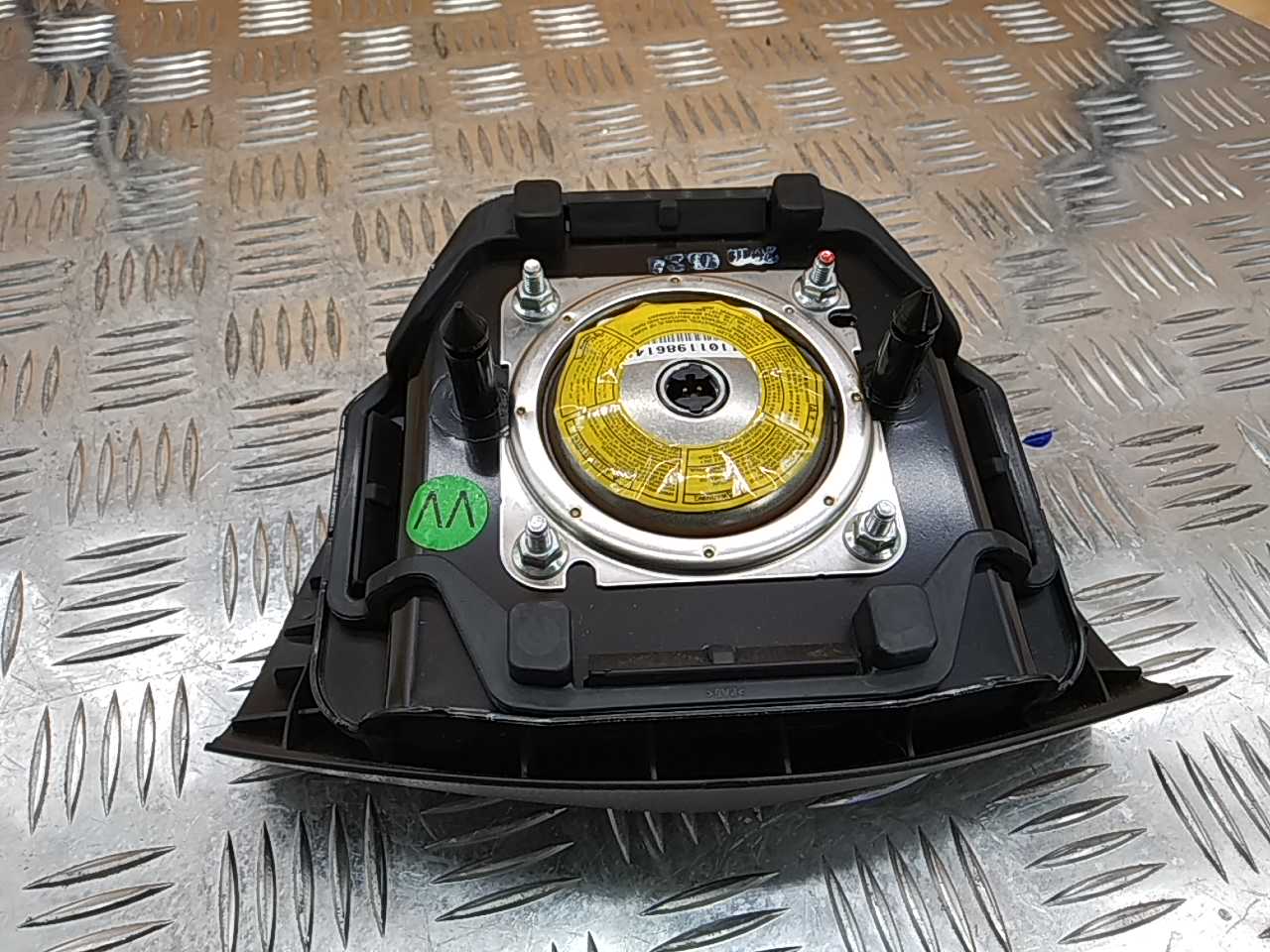 Подушка безопасности в рулевое колесо