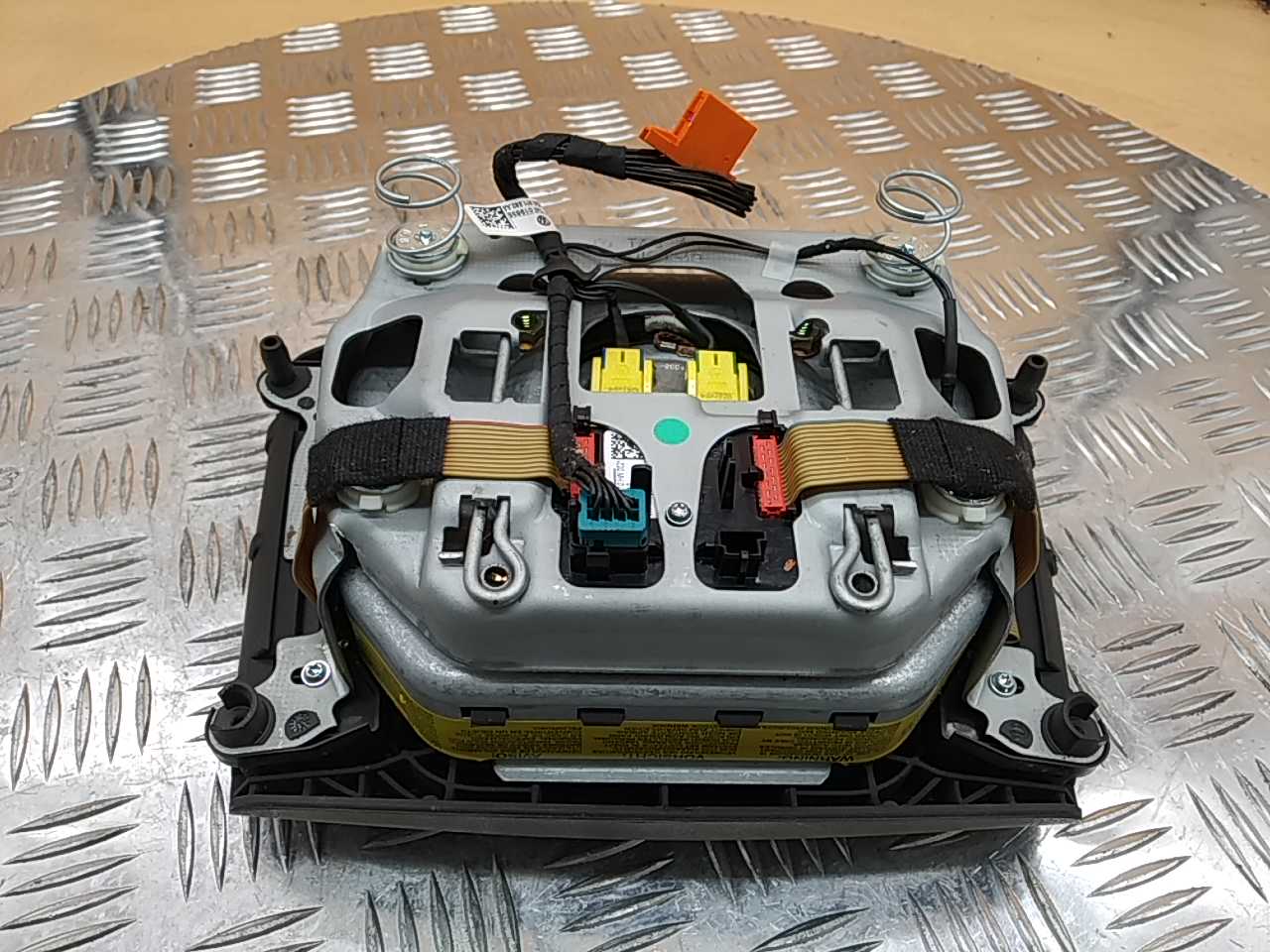 Подушка безопасности в рулевое колесо