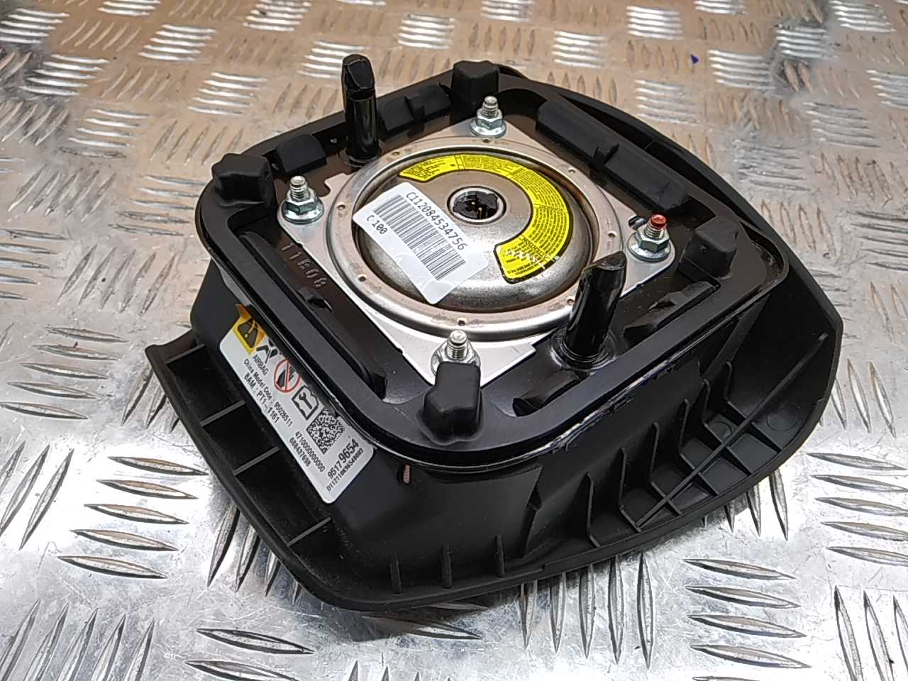 Подушка безопасности в рулевое колесо