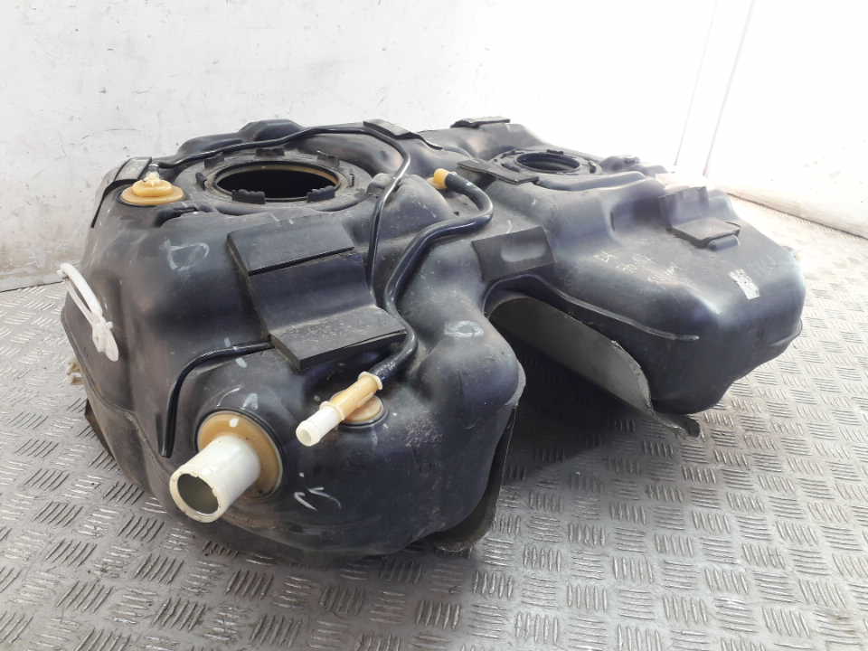 Бак топливный