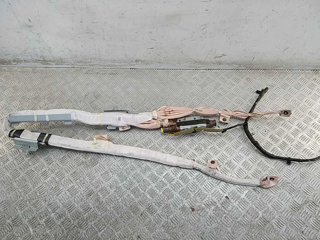 Подушка безопасности боковая (шторка)