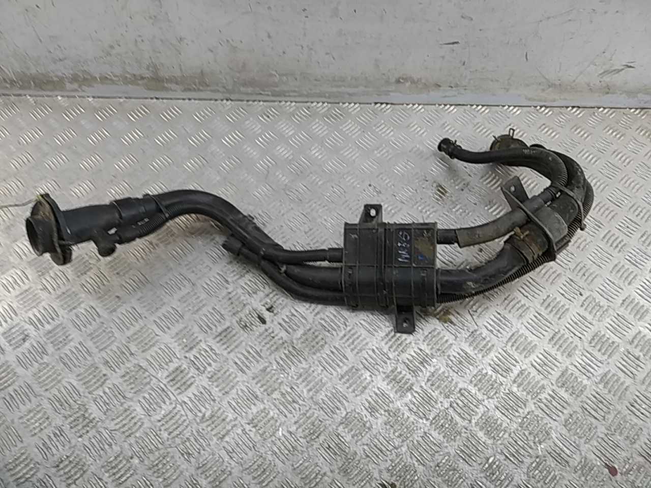 Горловина топливного бака