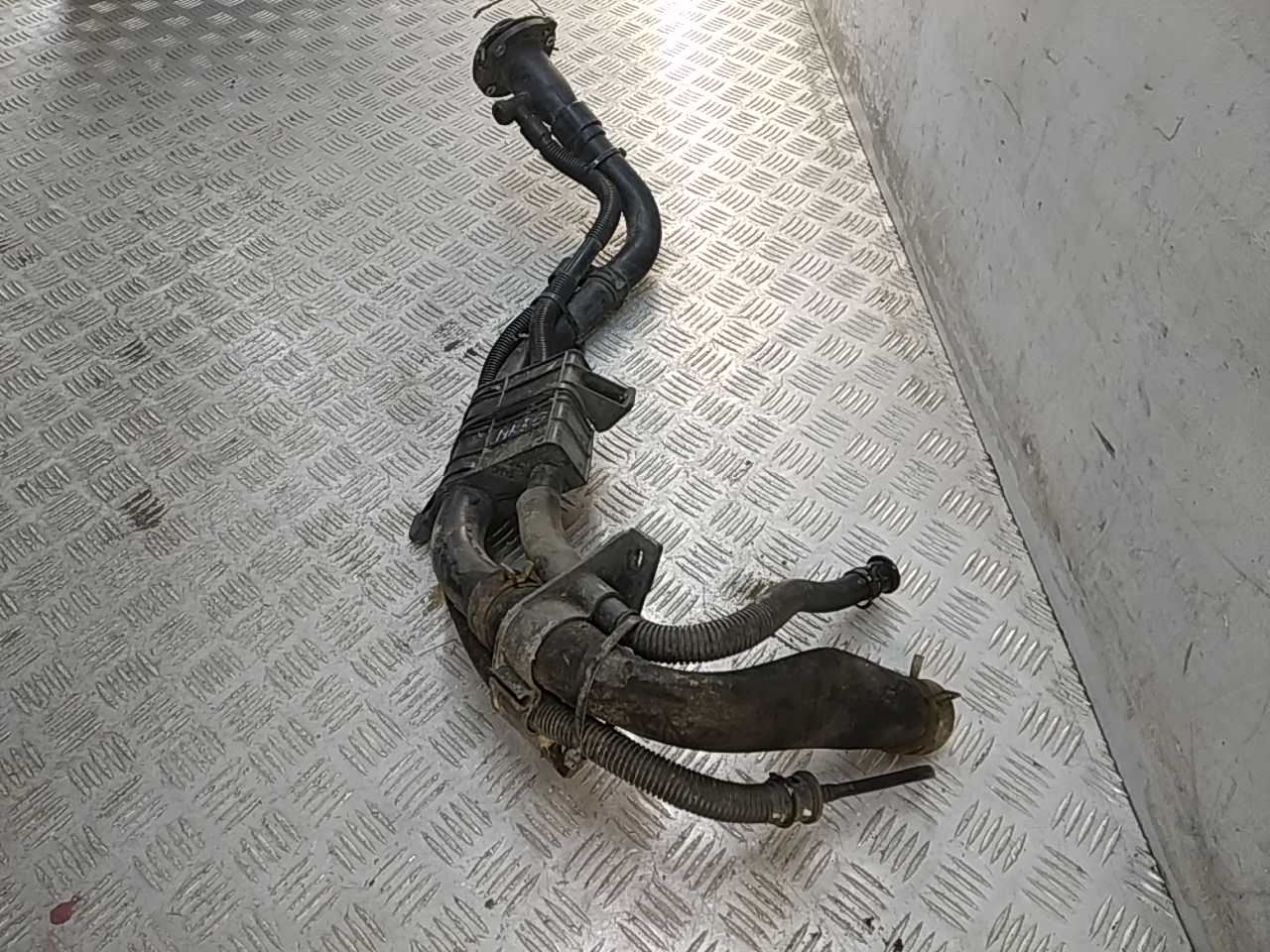 Горловина топливного бака