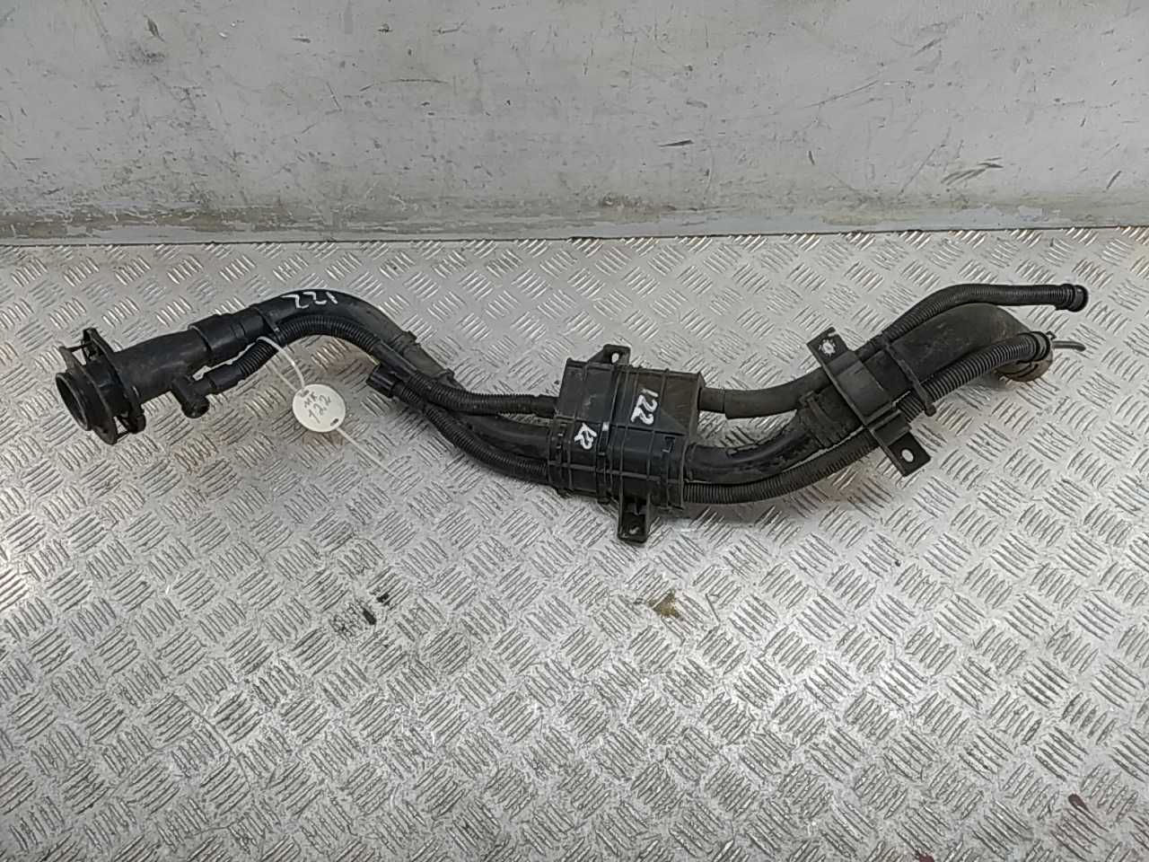 Горловина топливного бака