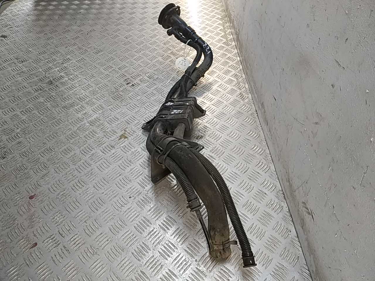 Горловина топливного бака