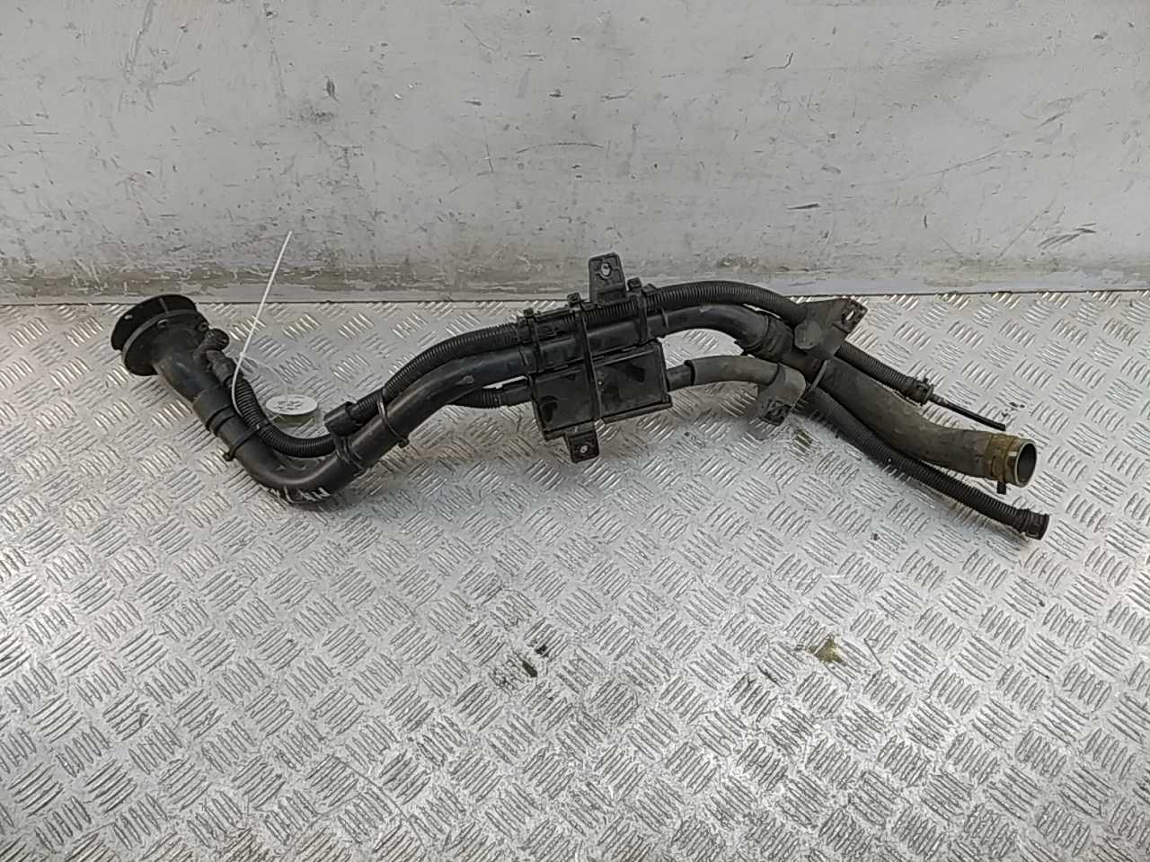 Горловина топливного бака