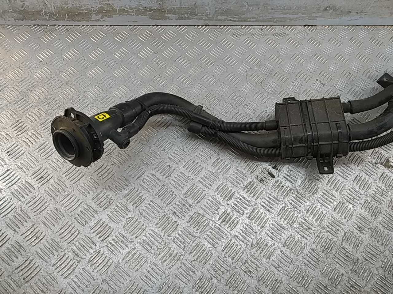 Горловина топливного бака