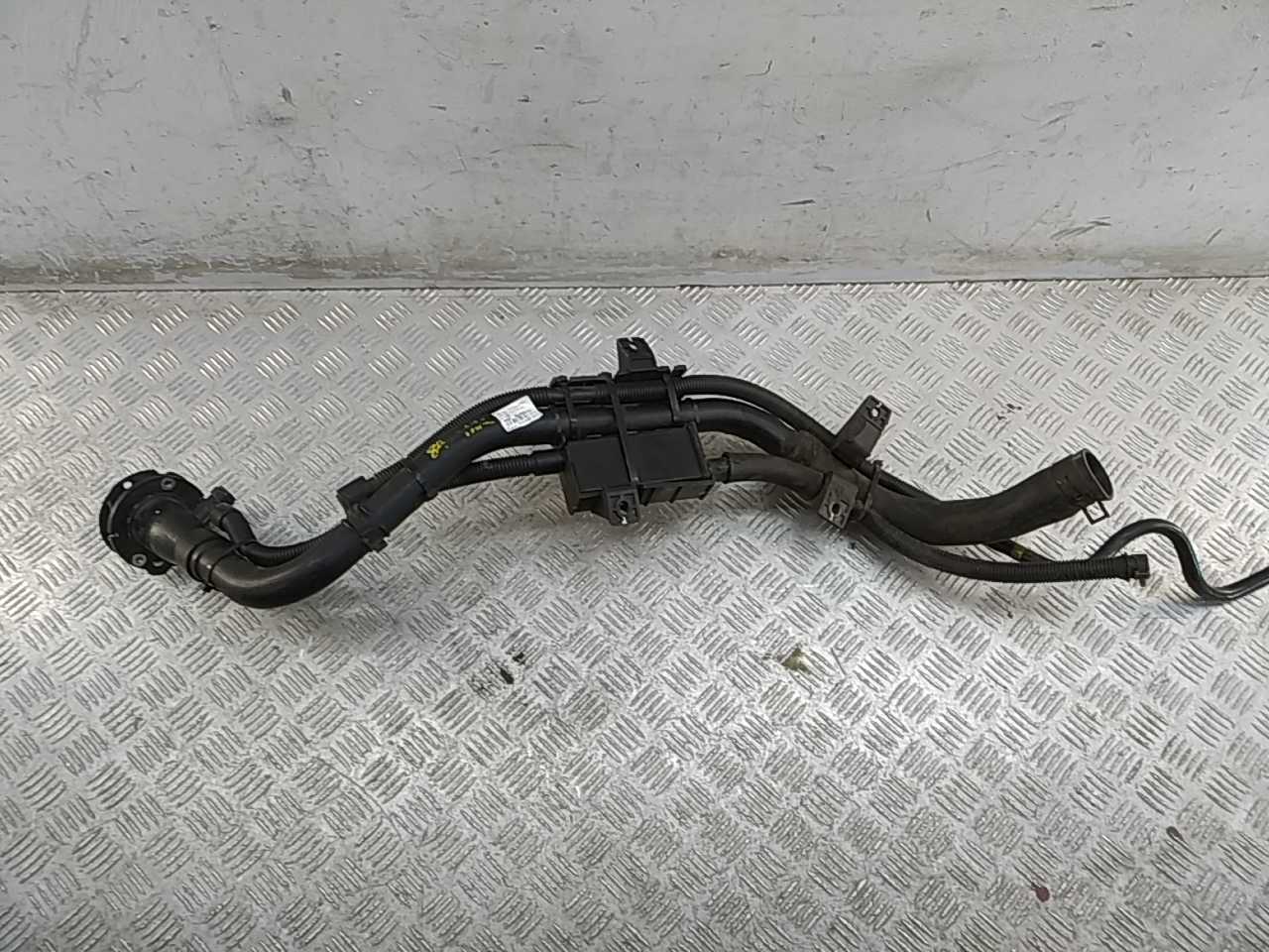 Горловина топливного бака