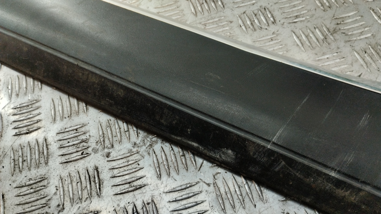 Накладка двери задней левой