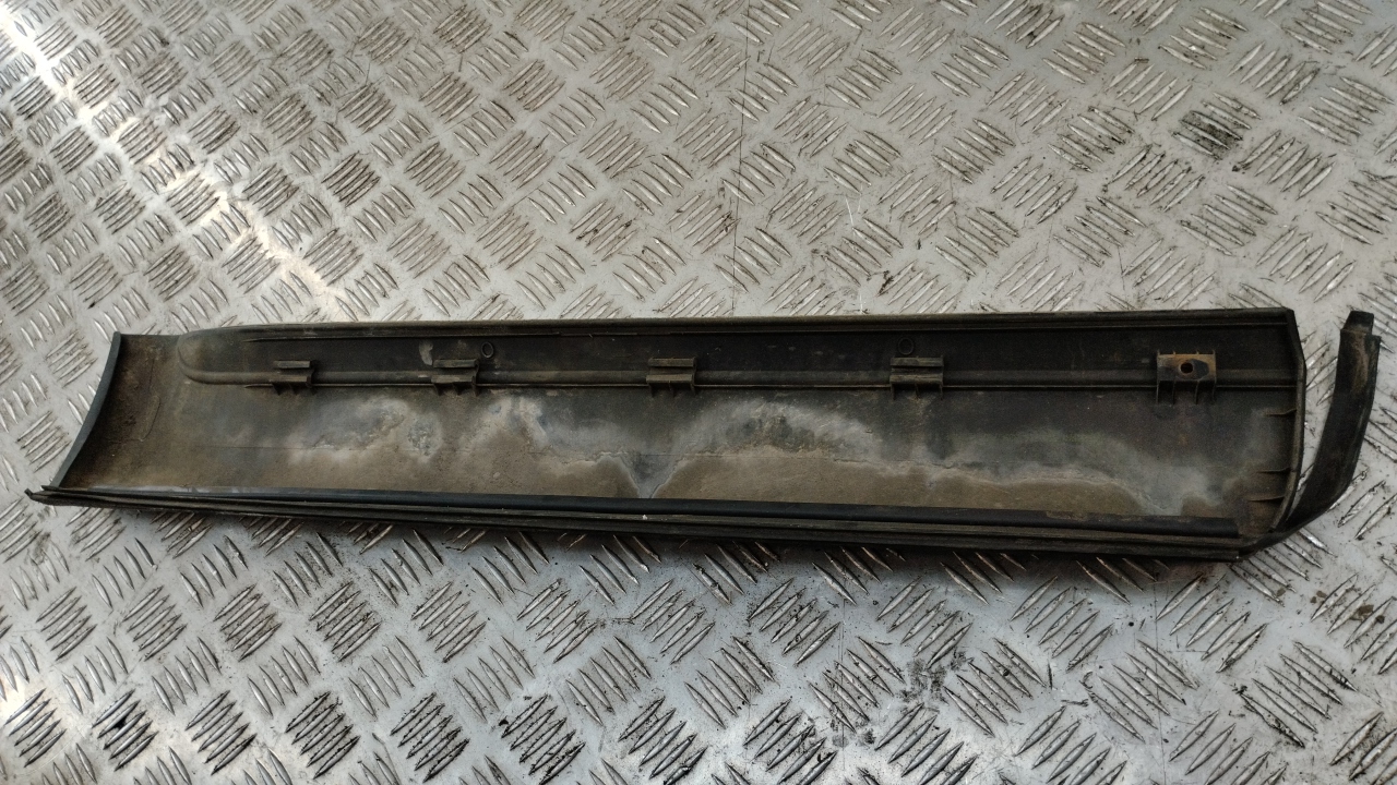 Накладка двери задней левой