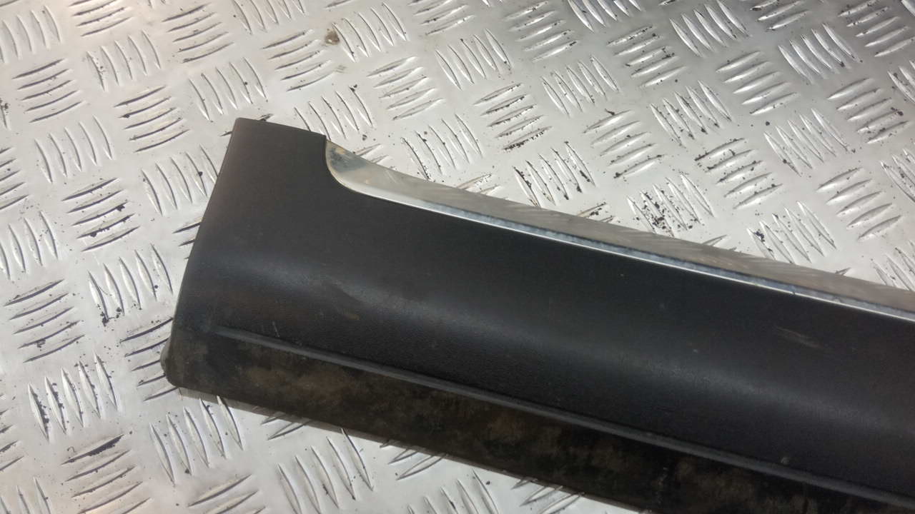 Накладка двери задней правой