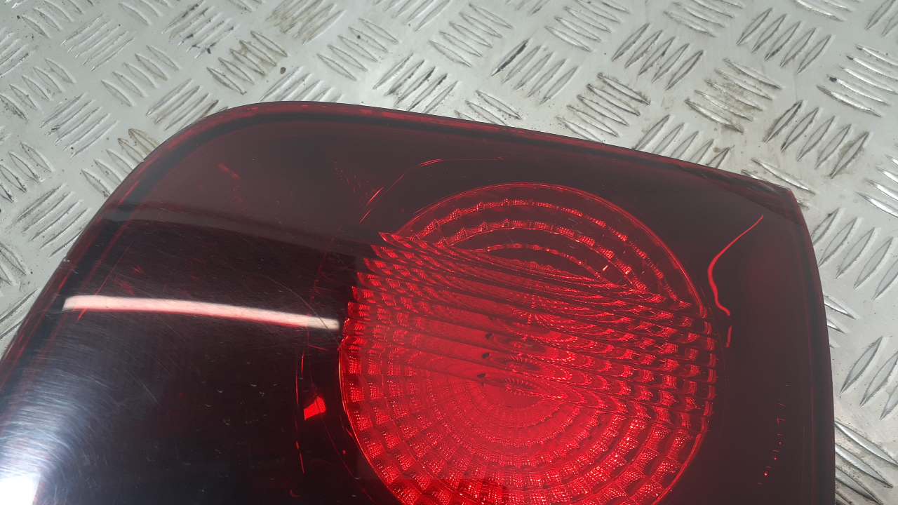 Фонарь задний внутренний правый