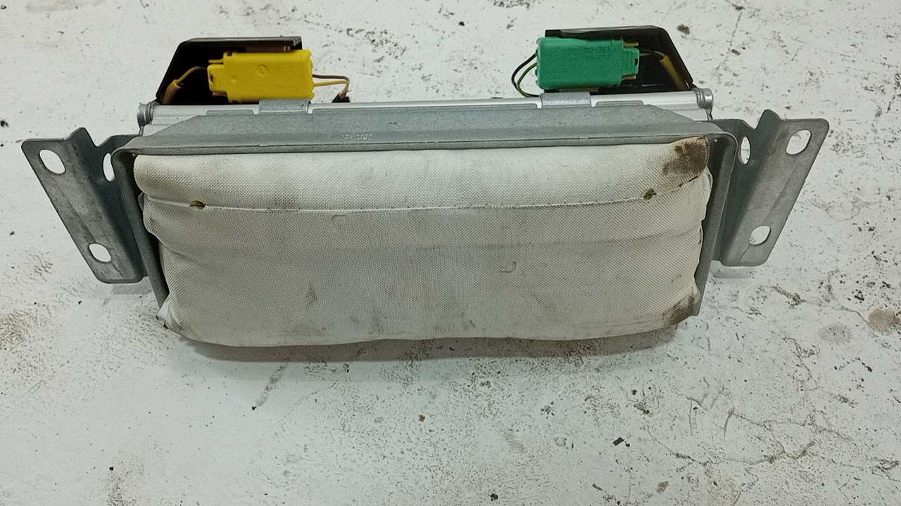 Подушка безопасности пассажирская (в торпедо)