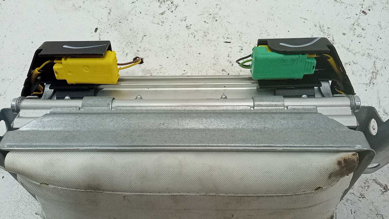 Подушка безопасности пассажирская (в торпедо)