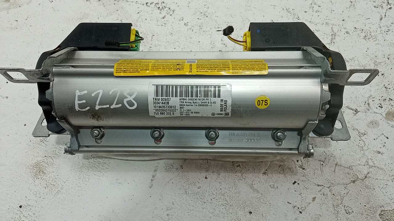 Подушка безопасности пассажирская (в торпедо)