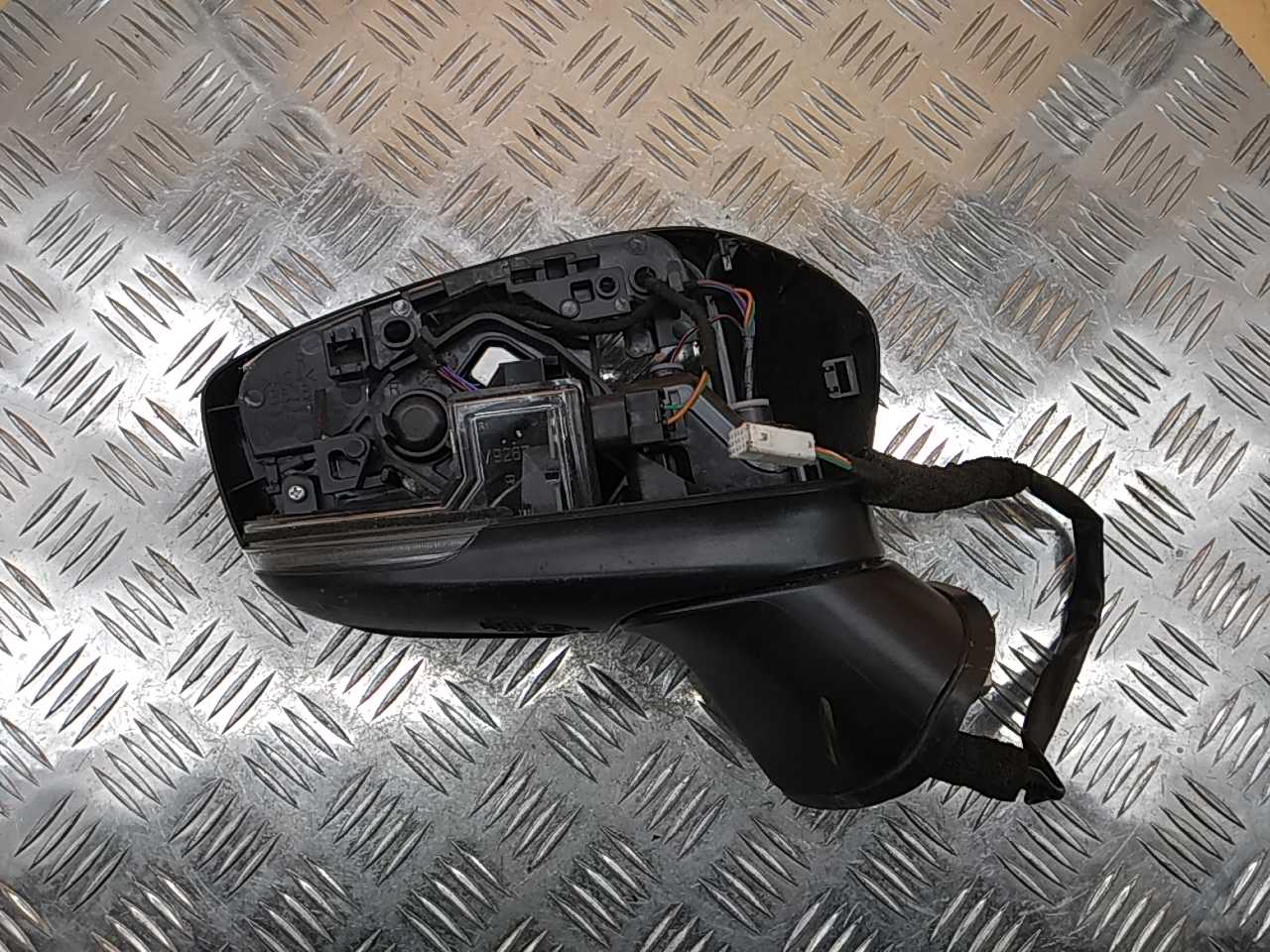 Зеркало правое электрическое