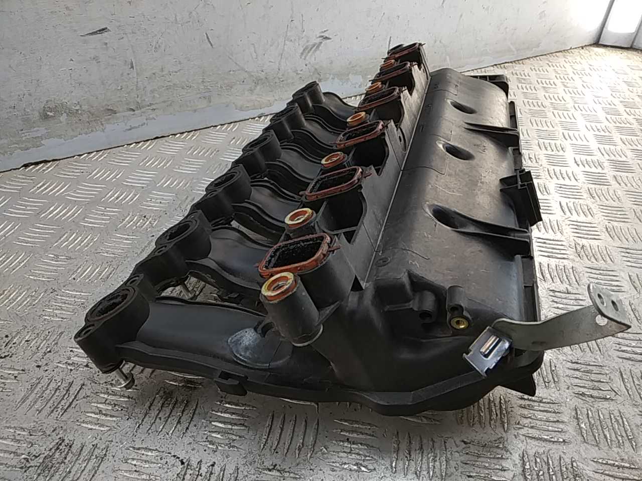 Коллектор впускной