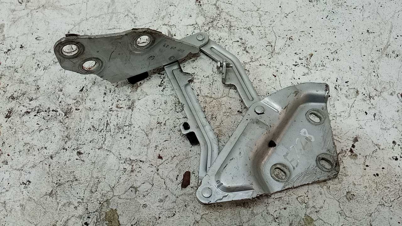 Петля капота правая