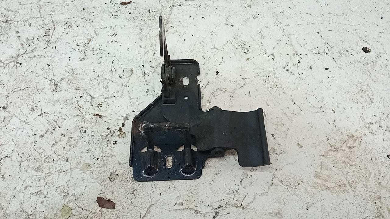 Крючок капота