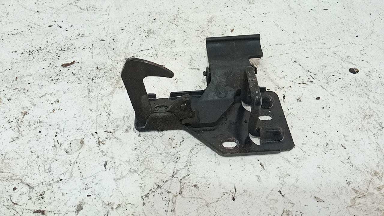 Крючок капота