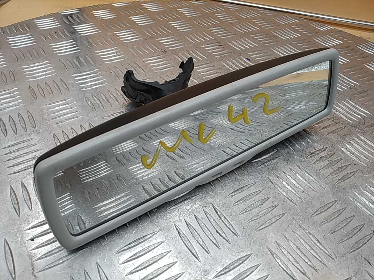 Зеркало заднего вида