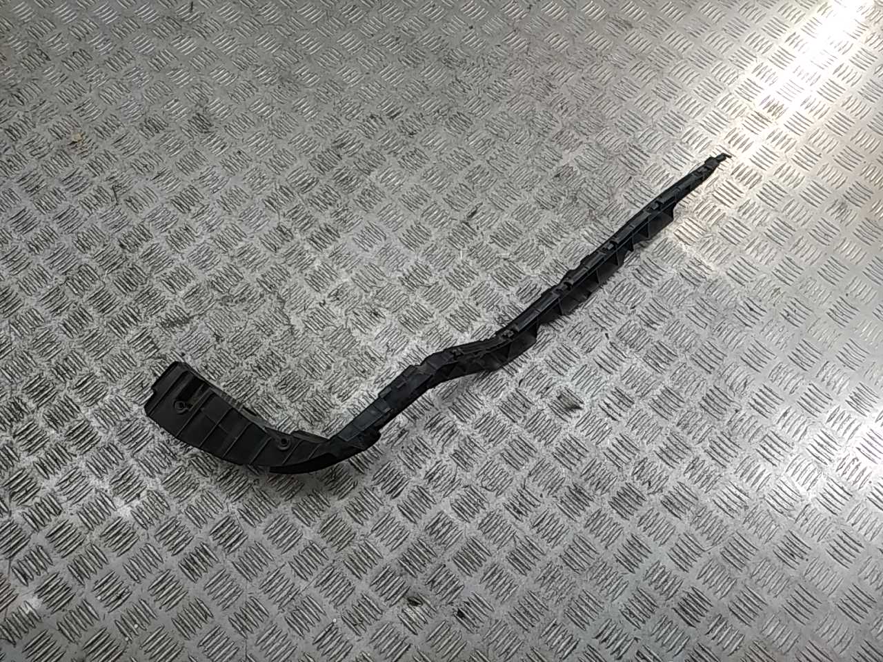 Направляющая заднего бампера правая