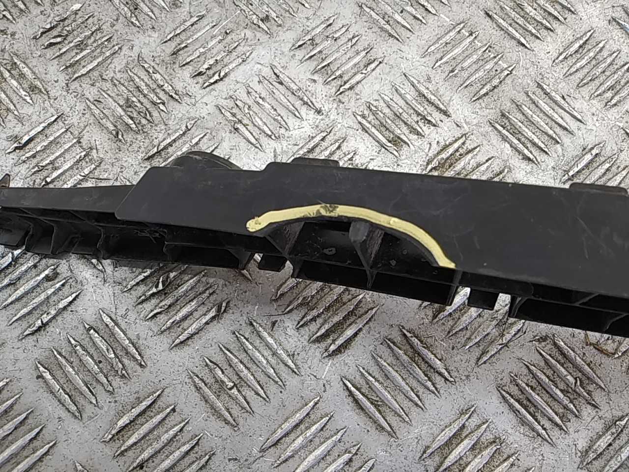 Направляющая заднего бампера правая