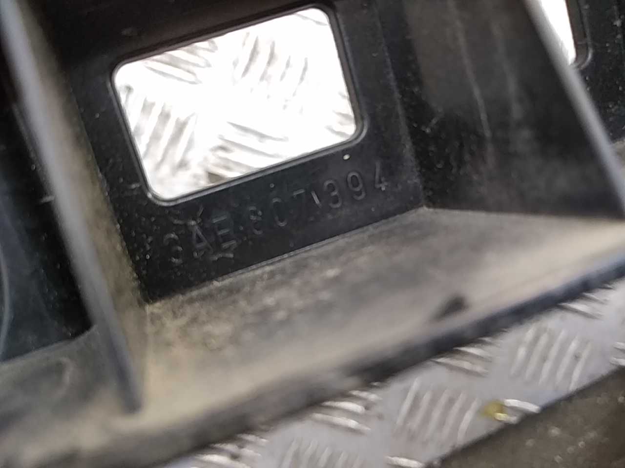 Направляющая заднего бампера правая