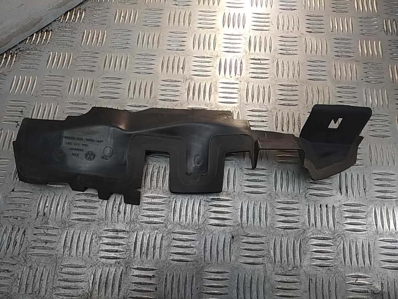 Воздуховод радиатора левый