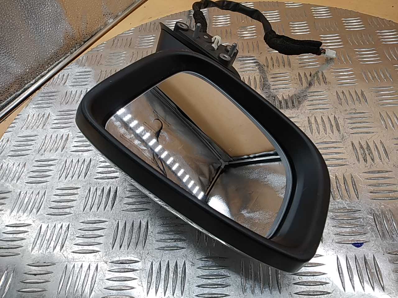 Зеркало левое электрическое