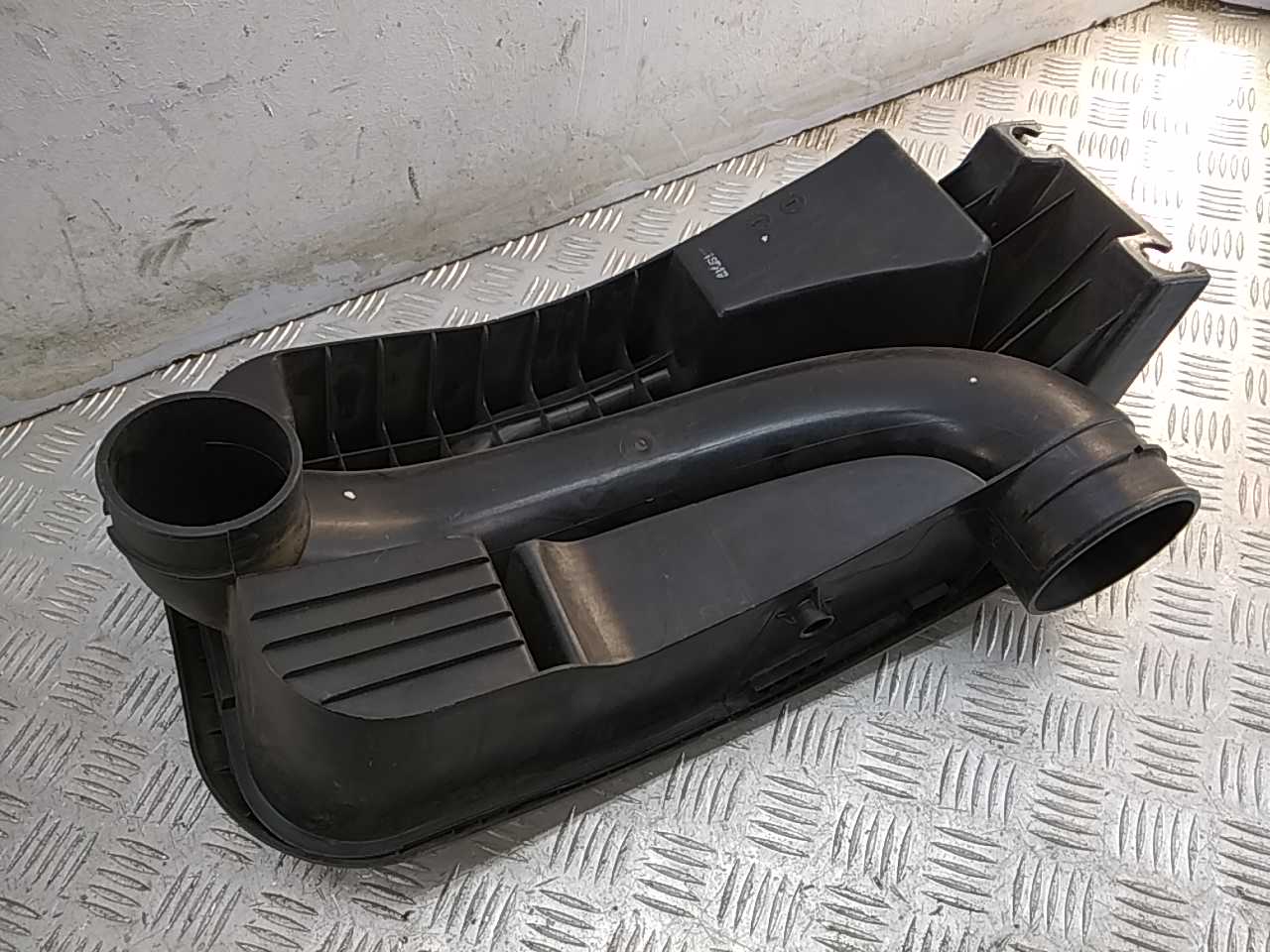 Резонатор воздушного фильтра