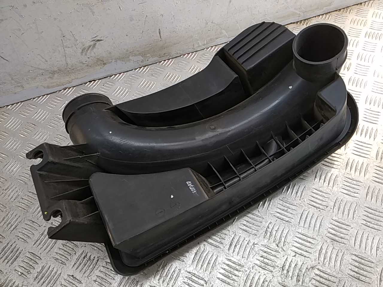 Резонатор воздушного фильтра