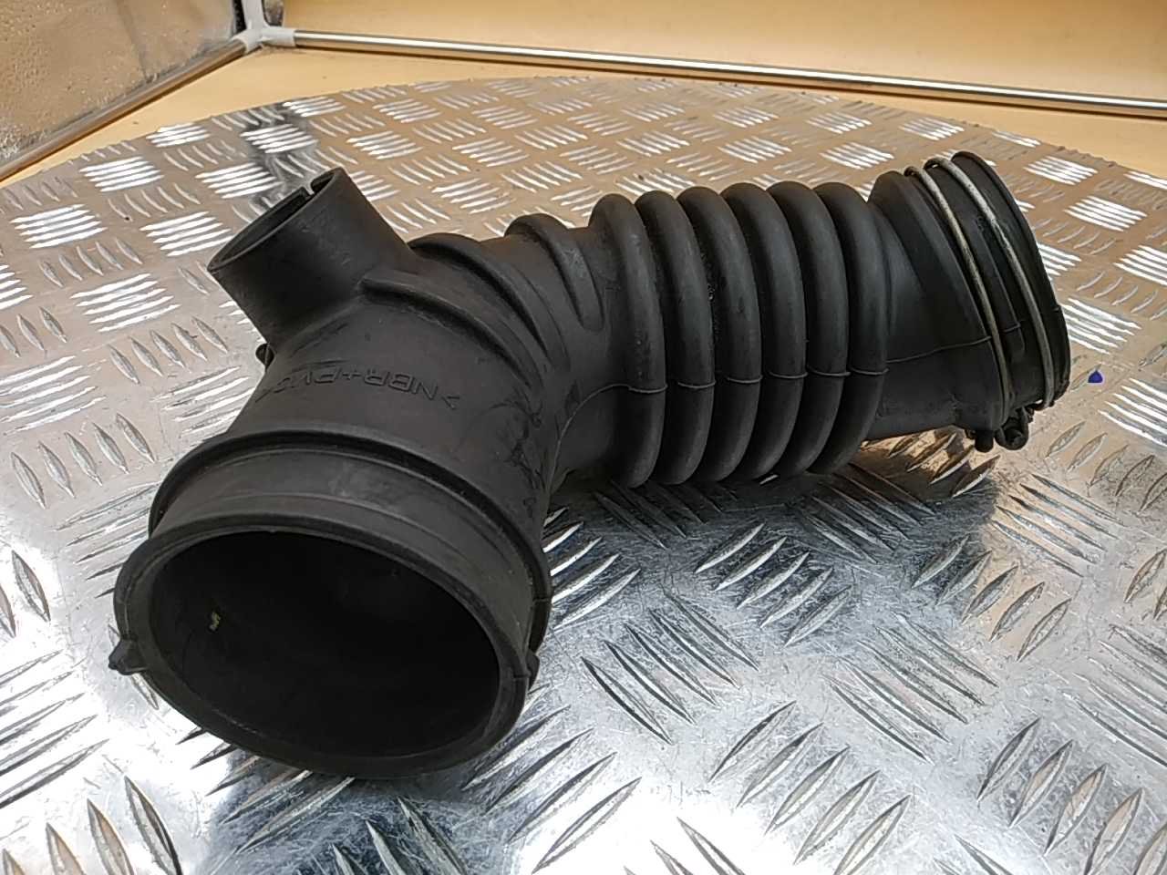 Патрубок воздушного фильтра