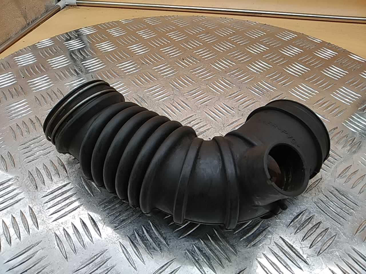 Патрубок воздушного фильтра