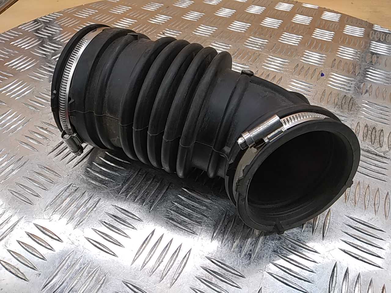 Патрубок воздушного фильтра