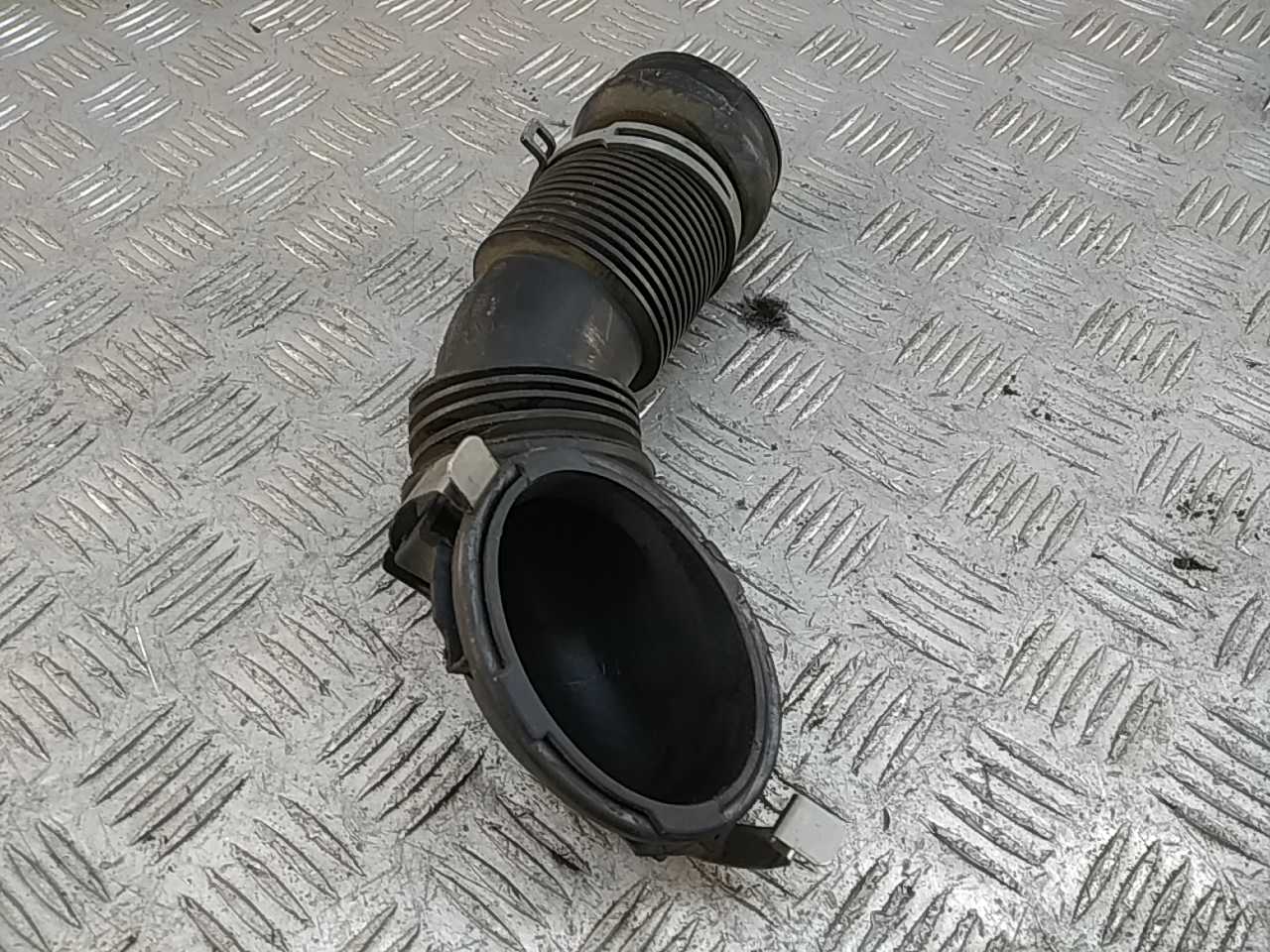 Патрубок воздушного фильтра