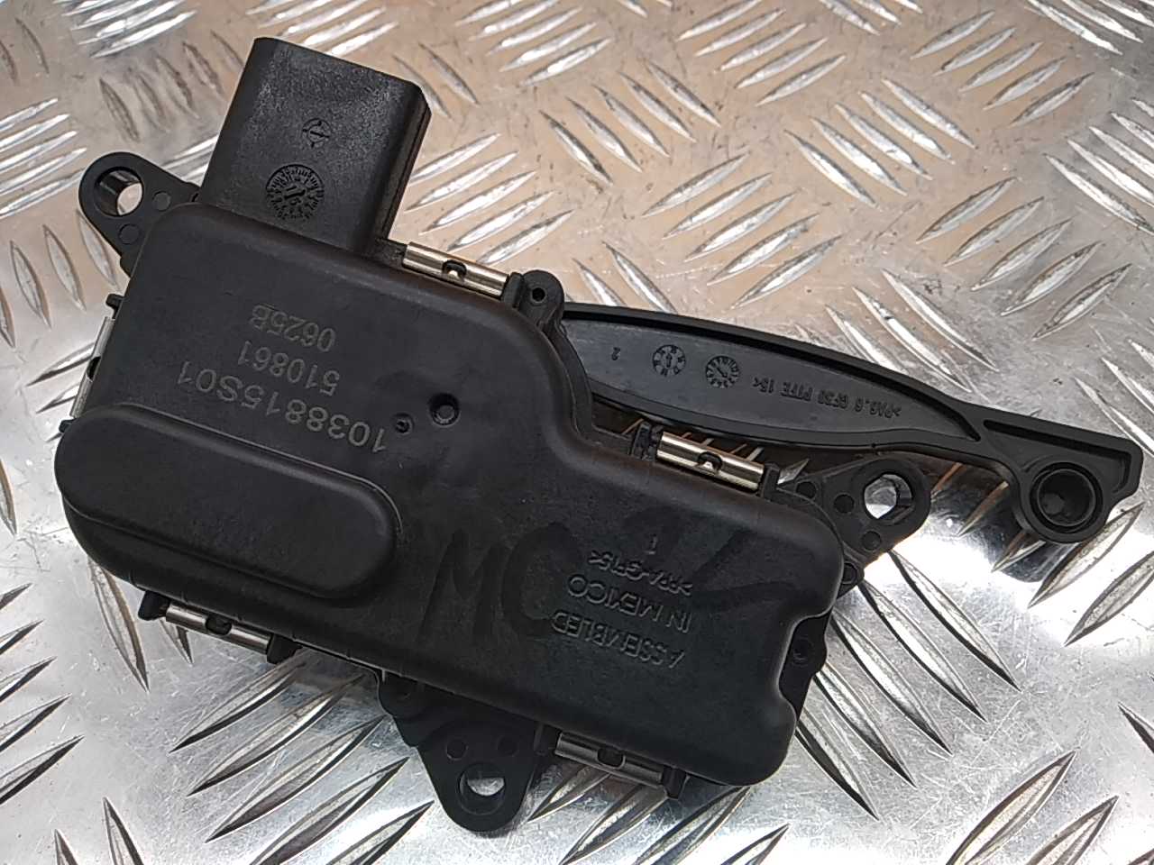 Механизм изменения длины впускного коллектора