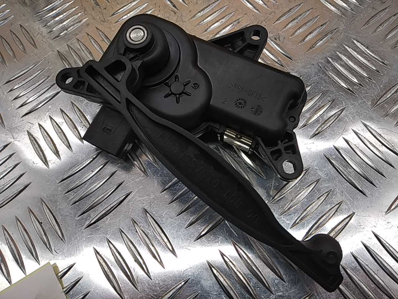 Механизм изменения длины впускного коллектора