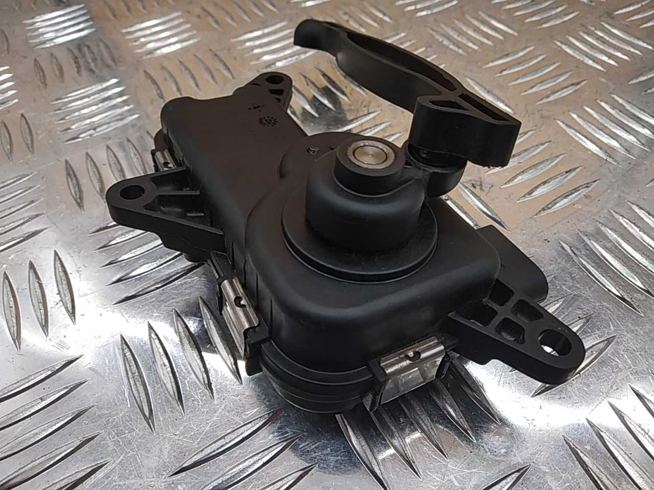 Механизм изменения длины впускного коллектора