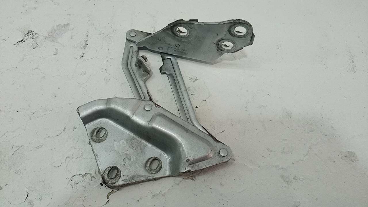 Петля капота левая