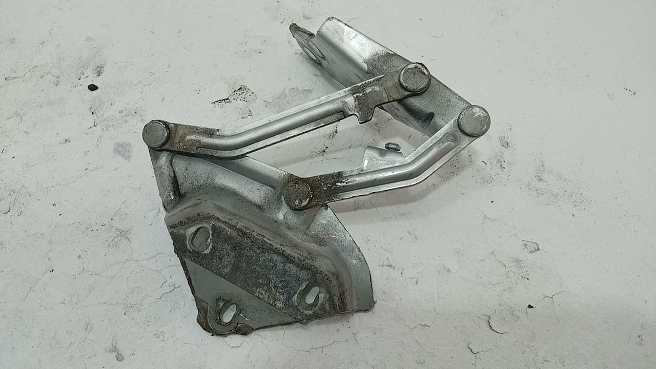 Петля капота левая