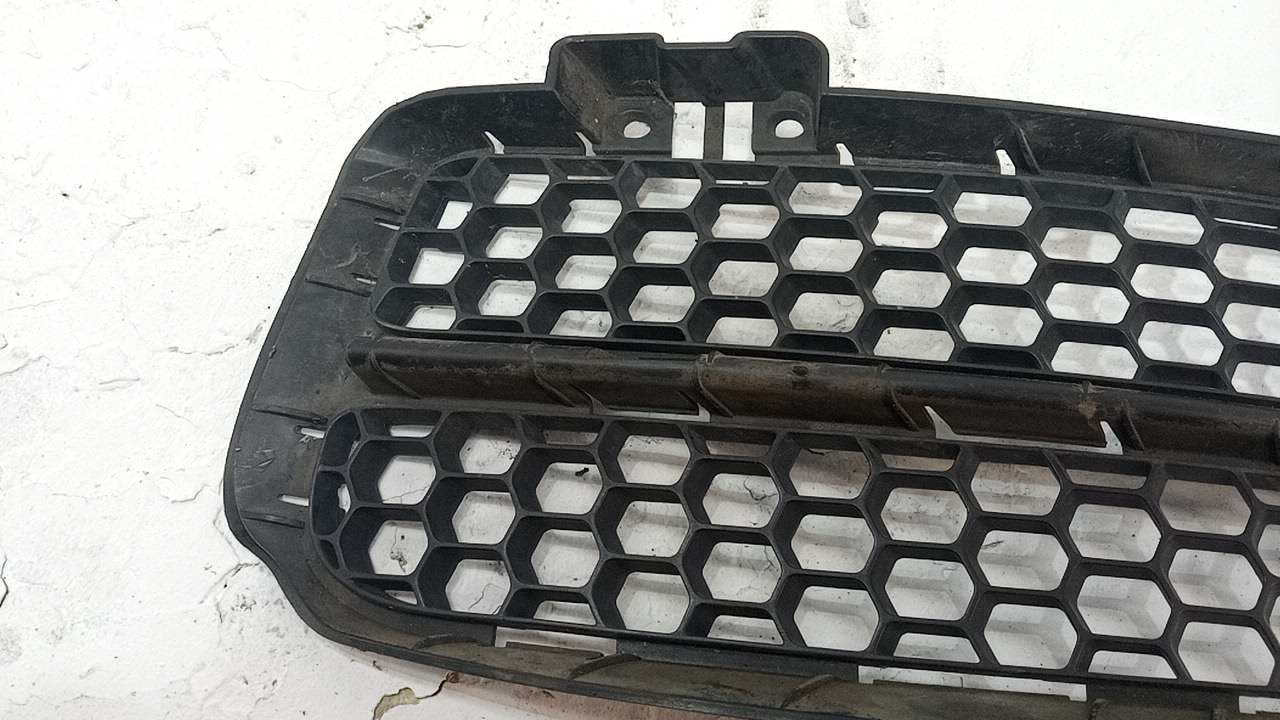 Решетка в бампер левая