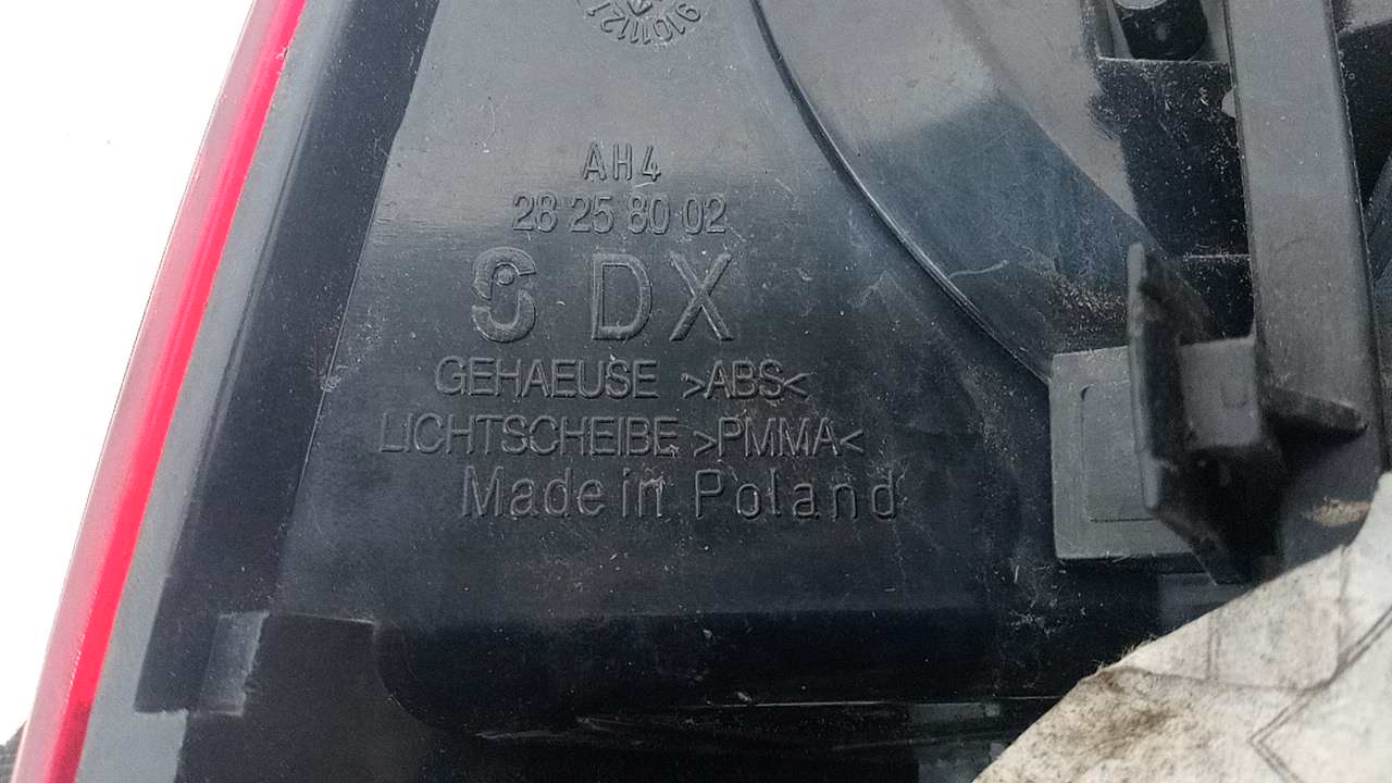 Фонарь задний наружный правый