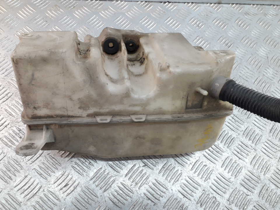 Бачок омывателя лобового стекла