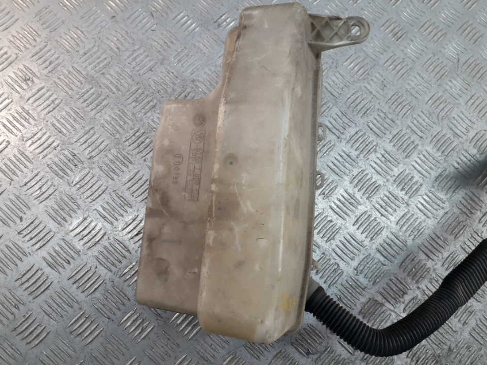 Бачок омывателя лобового стекла