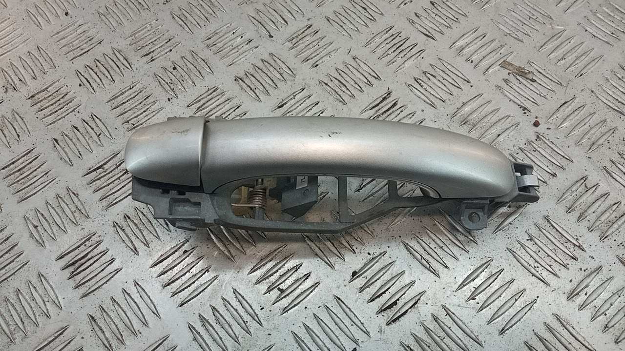 Ручка двери передней наружная левая