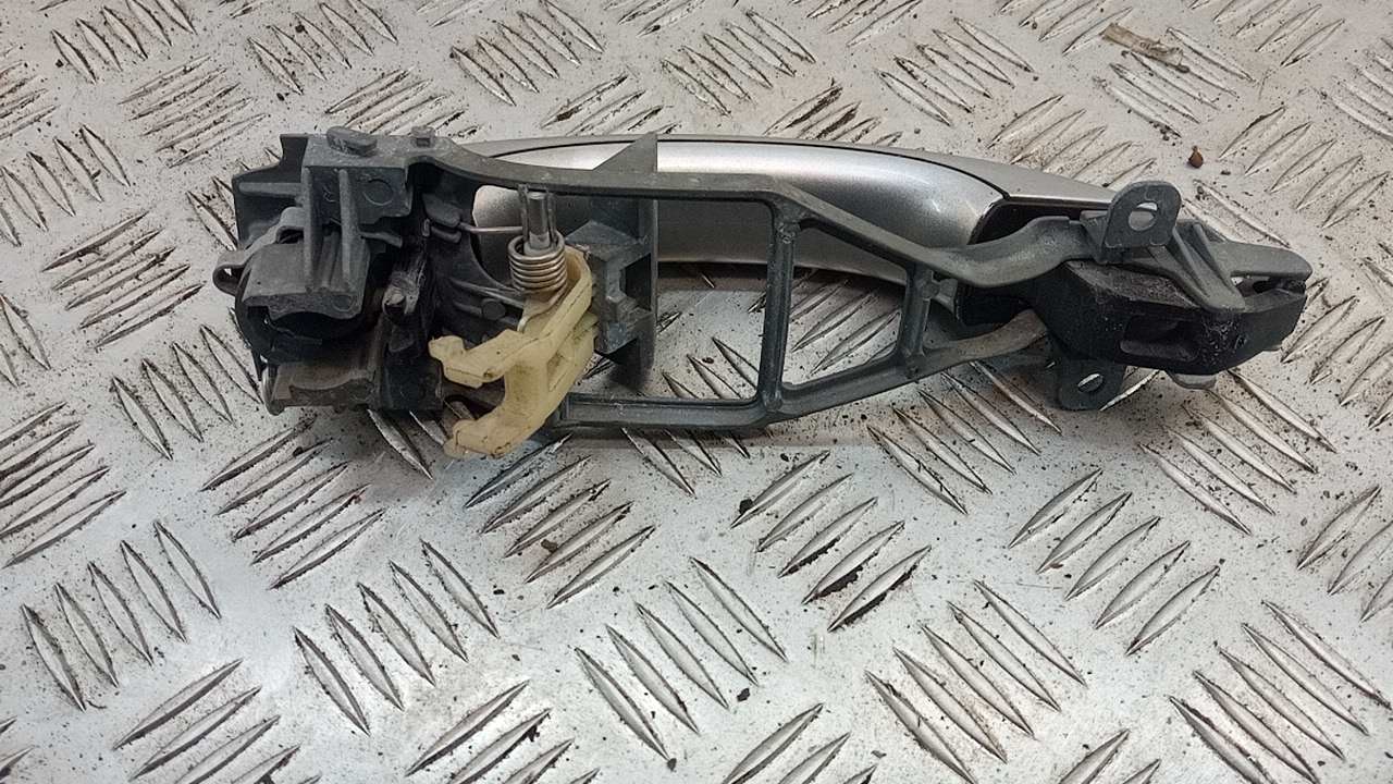 Ручка двери передней наружная левая