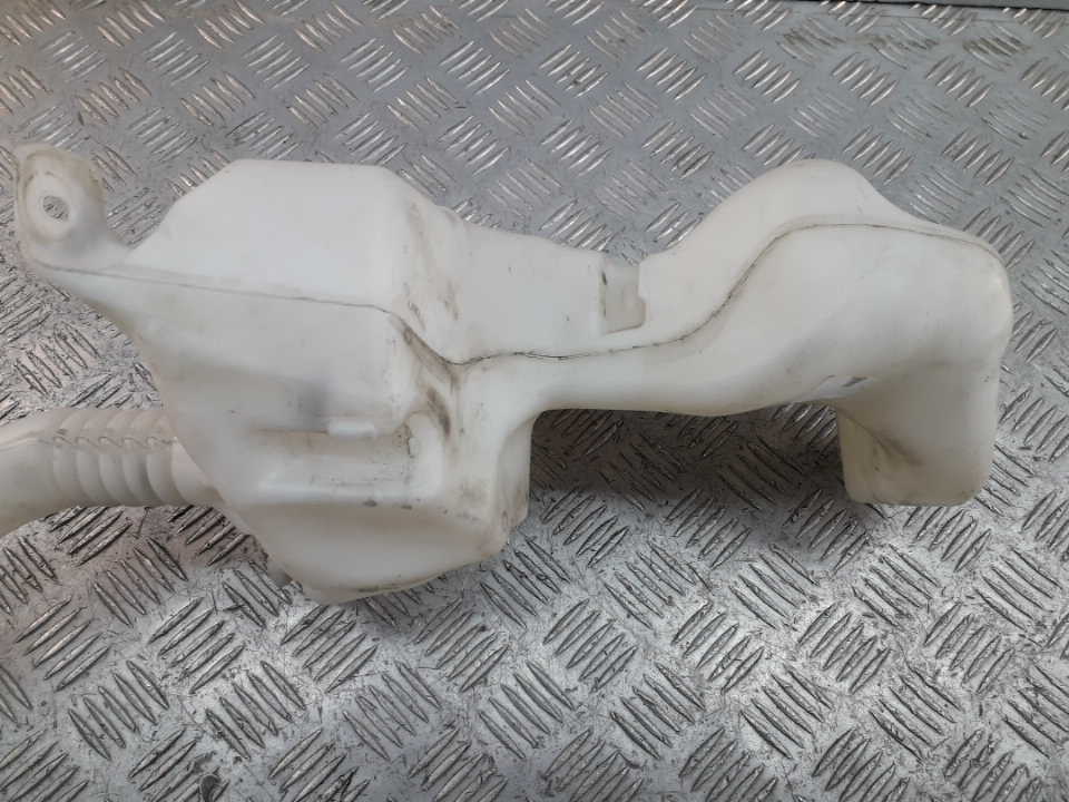Бачок омывателя лобового стекла