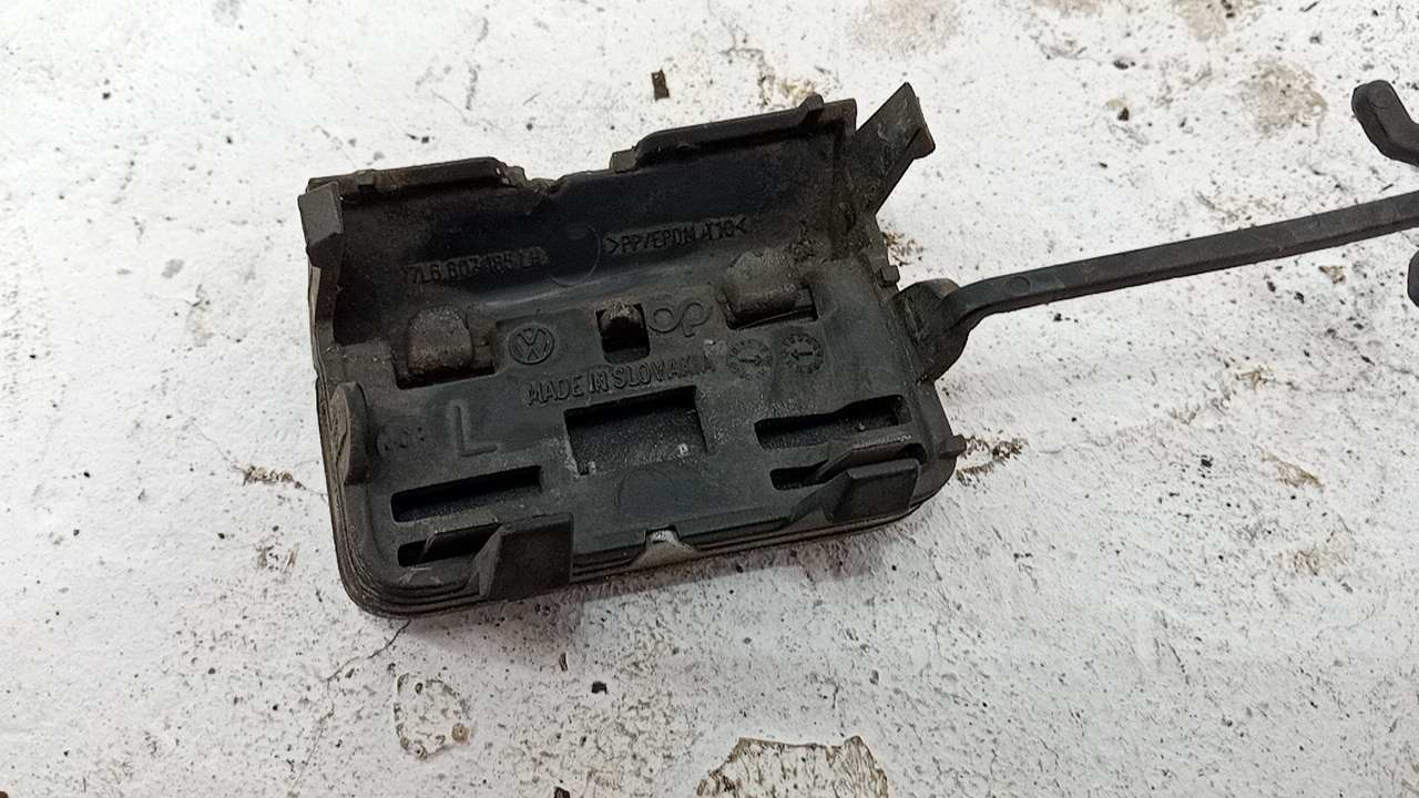 Заглушка буксировочного крюка